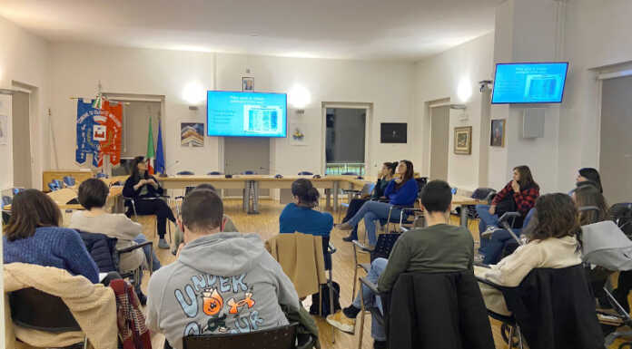 Olgiate, “Giocare è una cosa seria”: in tanti all’incontro per neo e futuri genitori