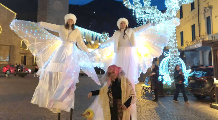 Varenna, grande festa in piazza per l’arrivo della Befana