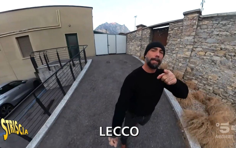Vittorio Brumotti a Lecco nella piazza di spaccio a due passi dalla stazione