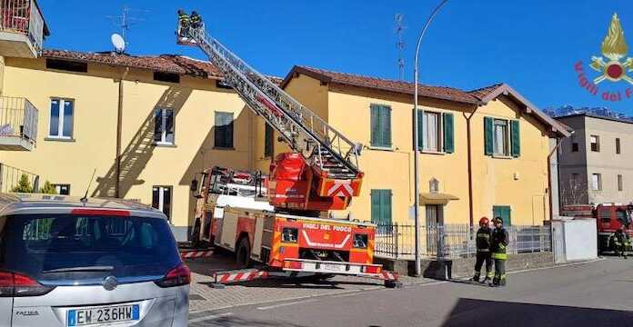 Vento forte, giornata di lavoro per i Vigili del Fuoco vento forte vigili del fuoco