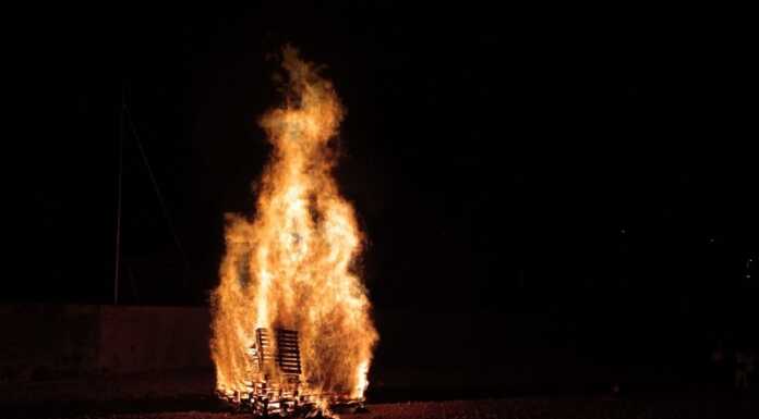 Mandello non rinuncia al Ginèe: corteo e falò a salutare l’inverno Ginèe Mandello