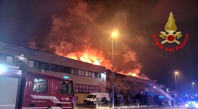 Concorezzo: maxi incendio nella zona industriale