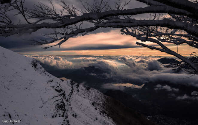 Un'immagine del tramonto dal Monte Due Mani di domenica 11 febbraio