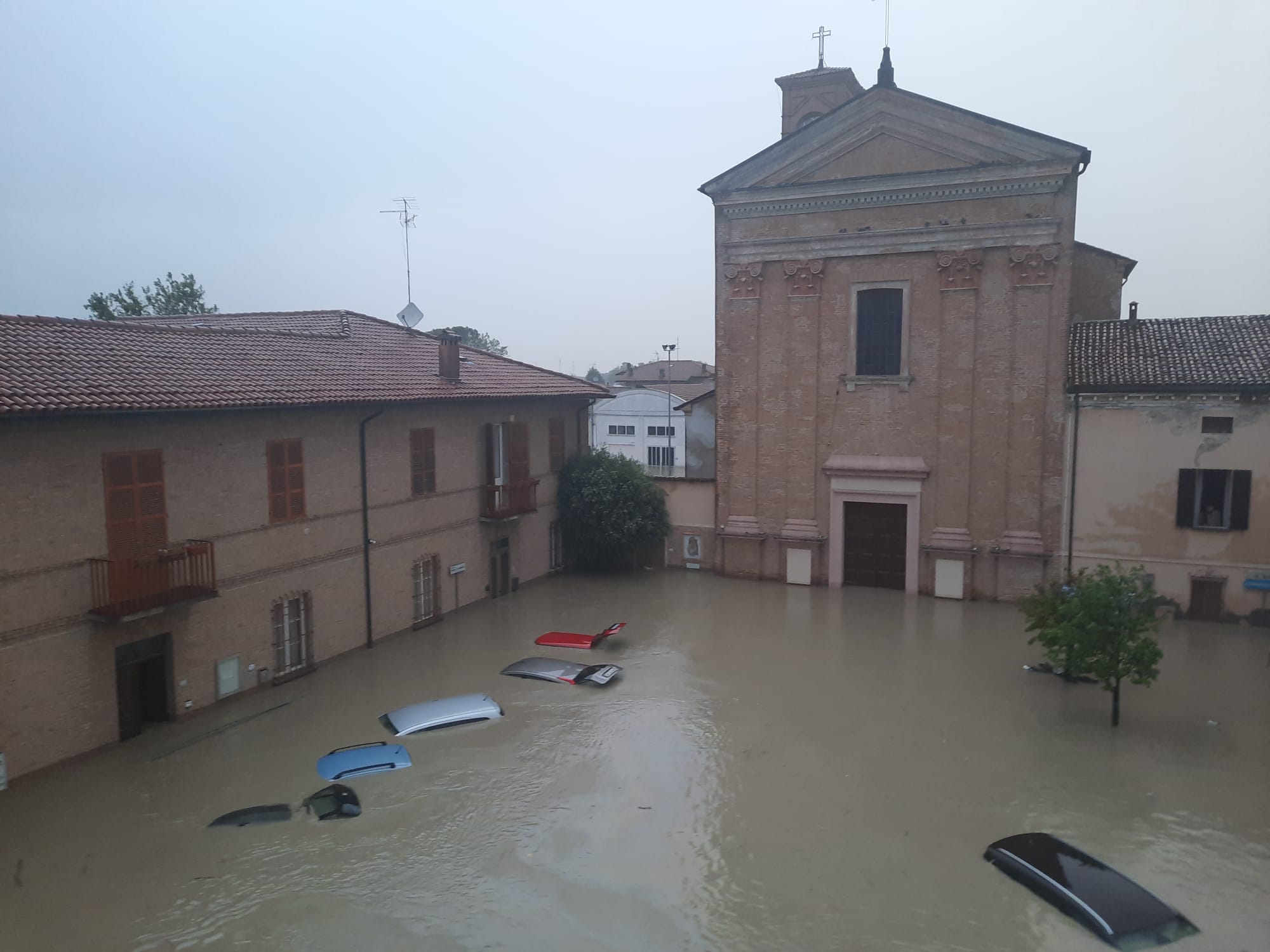 Sant'Agata sul Saterno piazza alluvionata