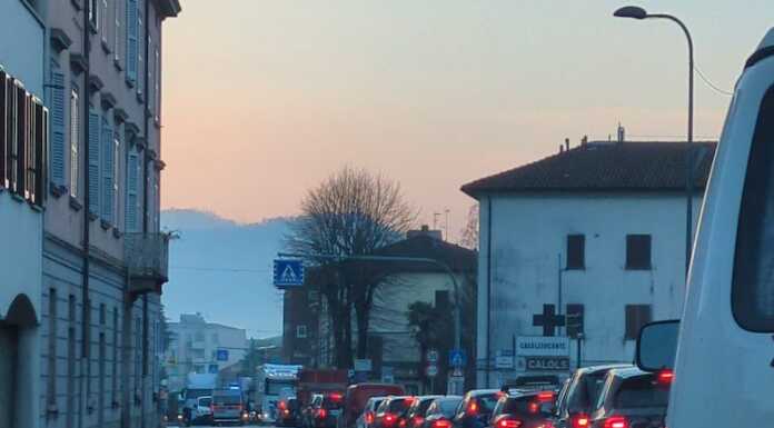 Calolzio. Incidente in Corso Alighieri, un ferito e lunghe code code calolzio