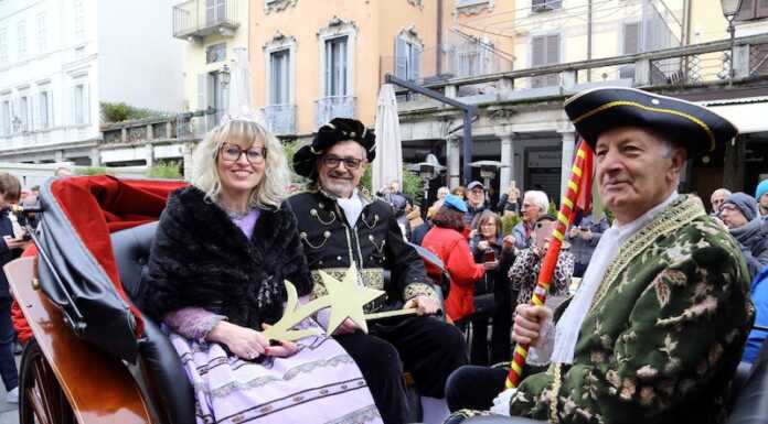 Lecco. Consegnate le chiavi ai Regnanti: è iniziato il Carnevalone