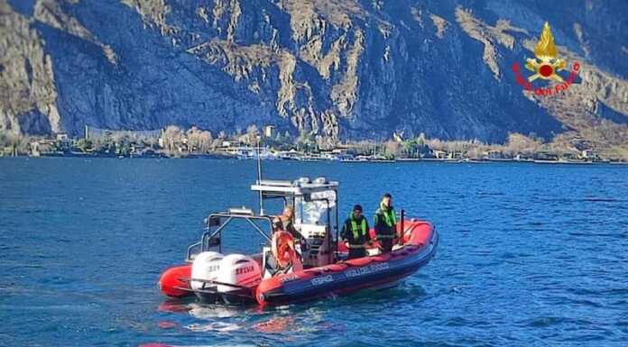 Finisce nel lago con il paracadute, 37enne salvato dai Vigili del Fuoco soccorsi paracadute pradello