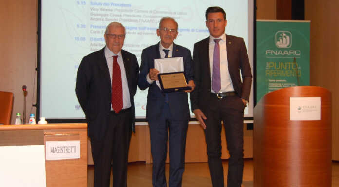 A Ristorexpo 2024 la Fnaarc Lecco ricorda Giuseppe Figini Al centro Giuseppe Figini premiato da Fnaarc Lecco