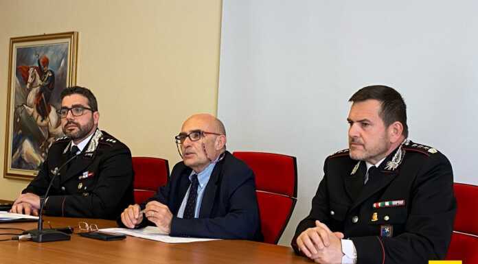 Episodi violenti tra Olgiate, Brivio e Olginate, i Carabinieri arrestano quattro persone Da sinistra, il capitano della compagnia di Merate Giovanni Casamassima, il Procuratore Ezio Domenico Basso e il colonnello Alessio Carparelli del Comando di Lecco