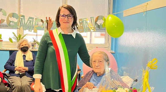 Casatenovo: 102 anni per Giovanna Ghedini. A lei il gargliardetto del Comune