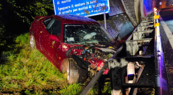 Pauroso incidente in SS36: perde il controllo dell’auto e si schianta contro il guard-rail Incidente statale 36 sonico
