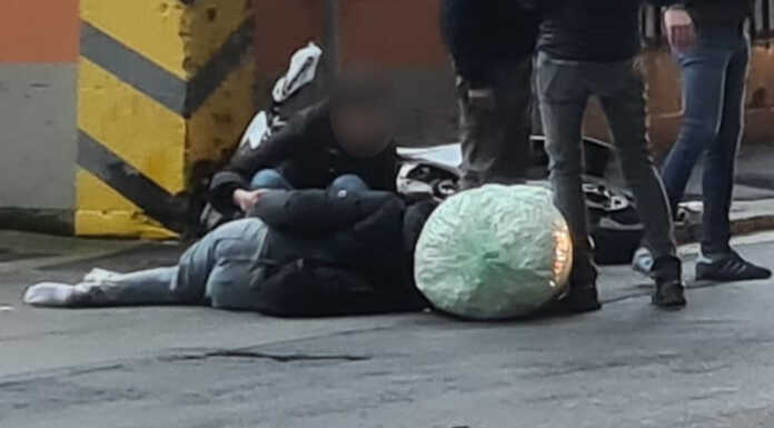 Scontro tra un’auto e una moto in via della Pergola, soccorso un 18enne Incidente via della Pergola a Lecco