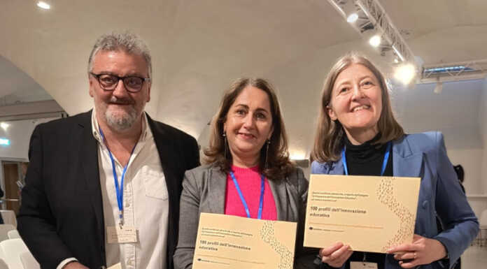 La scuola IMA di Lecco tra le 100 realtà innovative italiane Roberto Castaldo dell'ISIS Europa di Pomigliano d'Arco, Miriam Cresta CEO di Junior Achievement e Laura Arrigoni dell'Istituto Maria Ausiliatrice