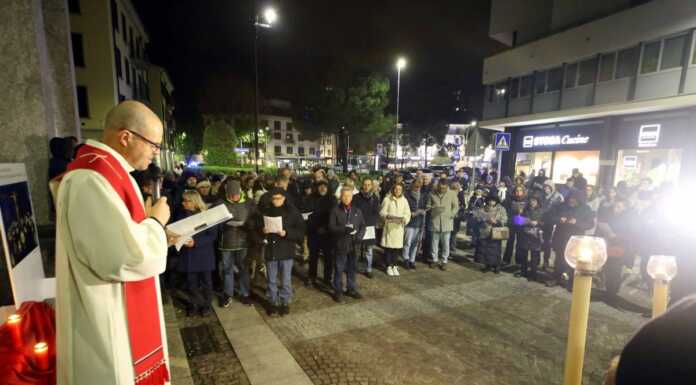 La Via Crucis ha attraversato le vie di Lecco, tanti i fedeli in preghiera Via_Crucis_Lecco_Pasqua_2024