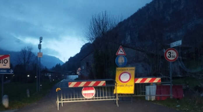 Pericolo slavine rientrato, riapre la strada per Morterone cartello strada chiusa morterone