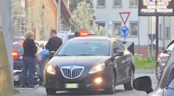 Incidente in via Digione a Lecco tra auto e moto incidente lecco
