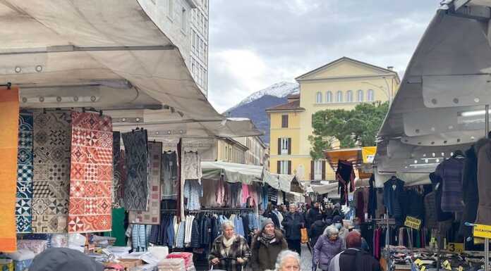 Lecco. Il mercato in centro piace, ‘buona la prima’ mercato in centro lecco
