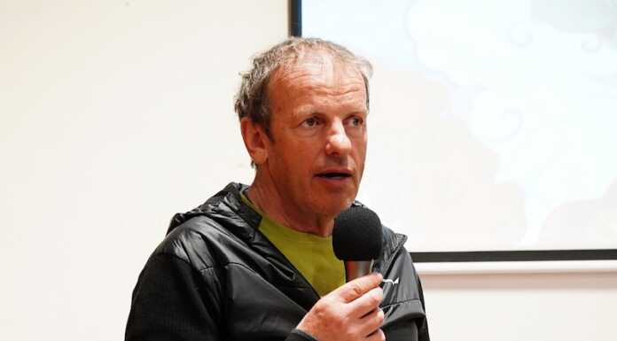 Il pilota degli ottomila Maurizio Folini incanta Mandello, in tanti alla serata Maurizio Folini