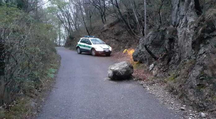 Galbiate. Maltempo, rimosso grosso masso caduto sulla strada per San Michele masso san michele