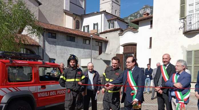 Vigili del Fuoco Valmadrera: nuovo mezzo nel segno della futura Caserma Benedizione nuovo mezzo Vigili del Fuoco Valmadrera