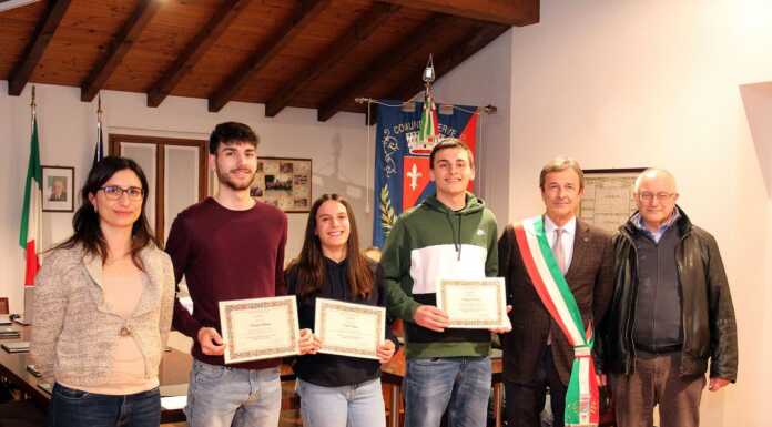 Erve. Nell’ultimo consiglio comunale consegnate tre borse di studio Borse di studio Erve