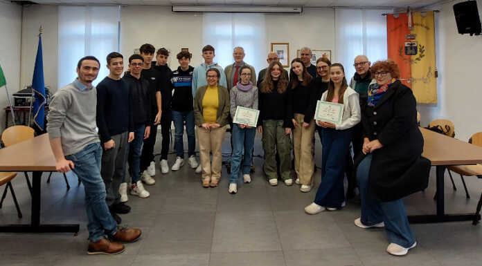 Imbersago, borse di studio per 11 studenti con menzione per lo sportivo Tommaso Comi