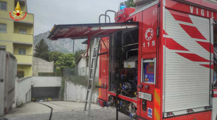 Incendio in un condominio di via Bronzetti, intervento dei Vigili del Fuoco Incendio via Bronzetti Lecco