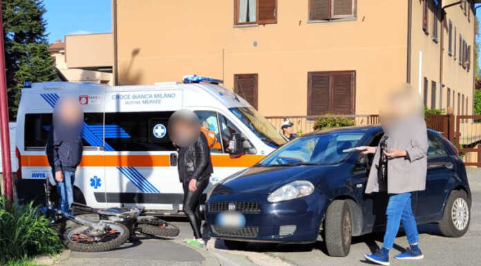 Scontro tra un’auto e una moto a Merate, paura per un ragazzino Incidente moto Merate