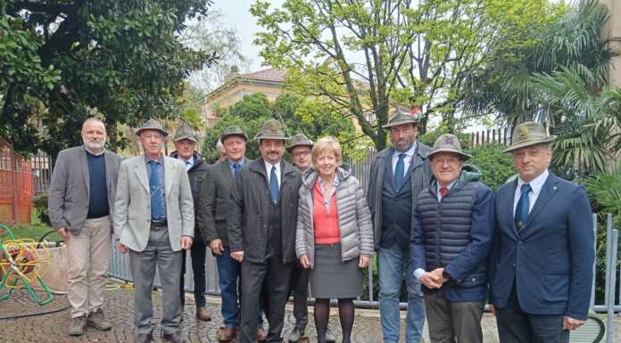 Fondazione Comunitaria del Lecchese e Alpini insieme per la Chiesetta delle Betulle L'incontro tra i vertici della Fondazione Comunitaria e della Sezione Ana di Lecco