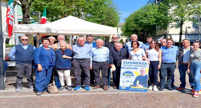 Merate verso il voto. E la piazza si riempie di gazebi