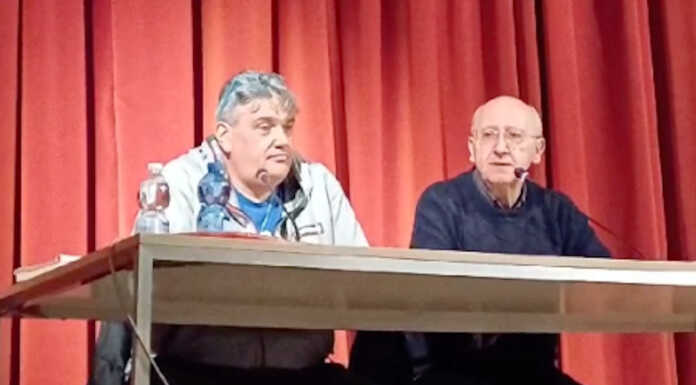 Merate, gremito il teatro di Pagnano per l’incontro con don Marcello Cozzi