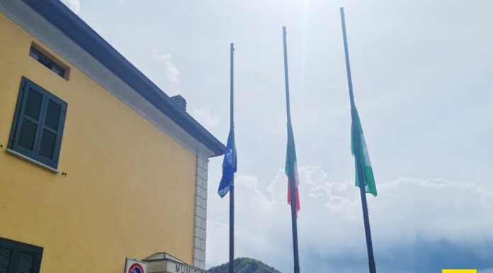 Funerali assessore Beghetto, il Comune di Esino ringrazia per la vicinanza Omicidio esino bandiere mezz'asta municipio