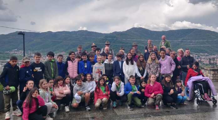 Primaria del Pascolo e Cdd Rugiada in visita alla sede degli Alpini di Calolzio Scuole_cdd_visita_sede_alpini_calolzio_202404018