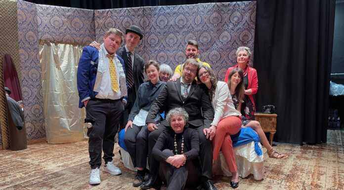 Teatro. Applausi per “Le Gocce” di Civate con “Appuntamento alle otto” compagnia teatrale amatoriale “Le Gocce” di Civate