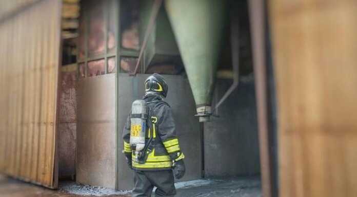 Garbagnate, principio di incendio nel silos di un’azienda, intervengono i VVF