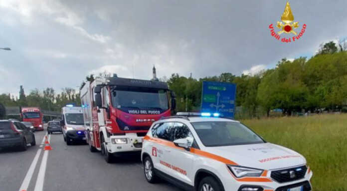 Nibionno. Incidente tra quattro auto sulla SS342, otto persone coinvolte incidente a nibionno