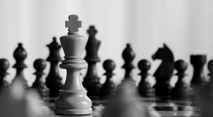 Scacchi il gioco senza età. Una partita strana… scacchi