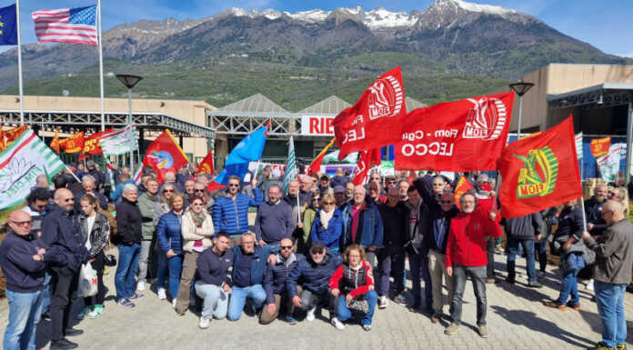 Vertenza Riello, la Fiom Cgil Lecco al presidio di Morbegno a sostegno dei lavoratori sciopero presidio riello morbegno