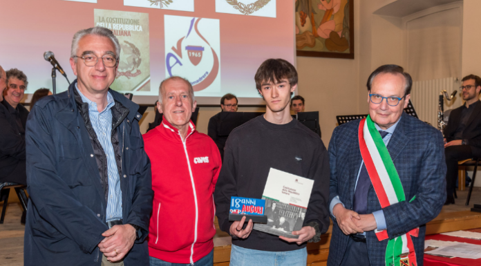 Consegnata la Costituzione ai 18enni di Valmadrera, Malgrate e Oliveto