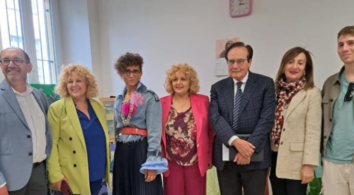 Valmadrera, inaugurata la mostra di pittura su ceramica di Iris Dell’Oro e Graziella Giudici