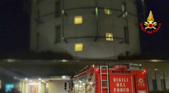 Apprensione a Garbagnate: falso allarme antincendio in una struttura ricettiva vigili del fuoco lecco