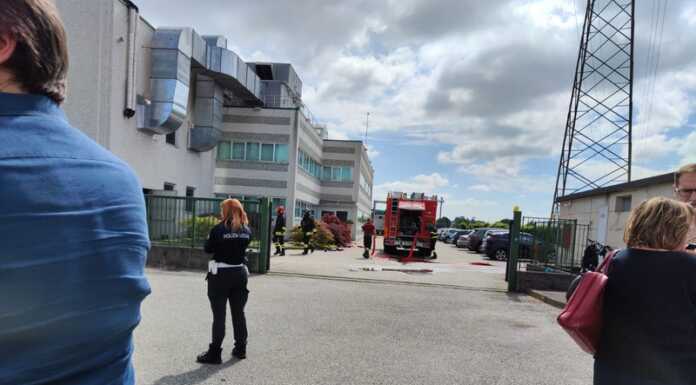 Incendio in un capannone a Robbiate, Vigili del Fuoco sul posto Incendio capannone ditta Robbiate