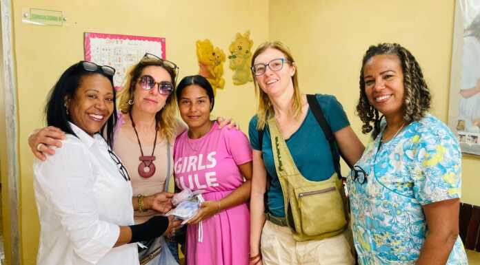 Un compleanno speciale: da Lecco a Cuba con un carico di solidarietà Doralia Del Pino Zamora Simona Fumagalli Chiara Pezzini Cuba