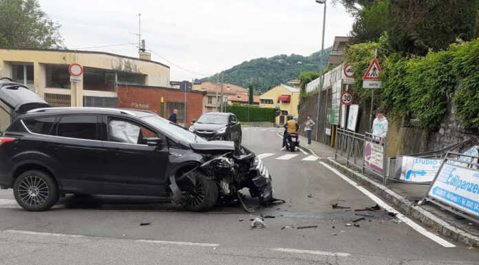 Incidente a Galbiate, auto finisce contro un muro incidente gallbiate
