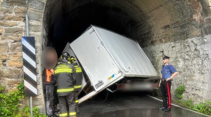 Incidente sulla Bellano-Taceno, intervento dei Vigili del Fuoco Incidente bellano taceno furgone