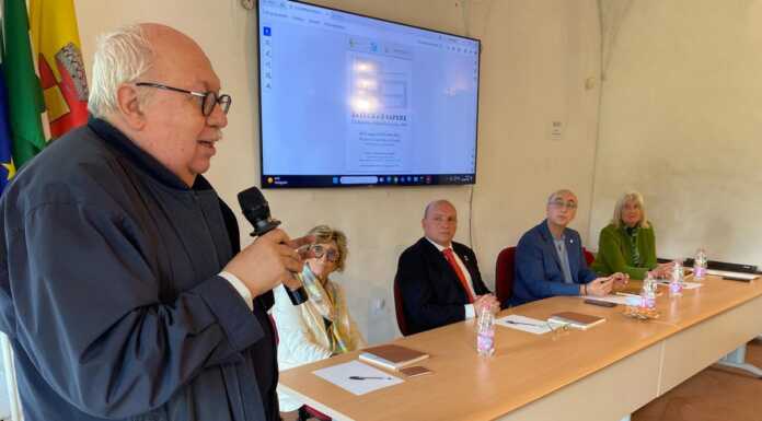 “La luce e il sapere”, le diapositive didattiche del primo ‘900 in mostra a Calolzio Mostra_diapositive_lavello_calolzio_20240524