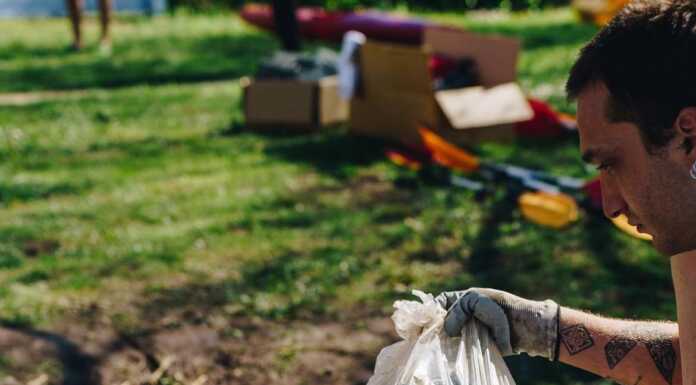A Valmadrera torna Save The Lake, tanti volontari per ripulire il lago