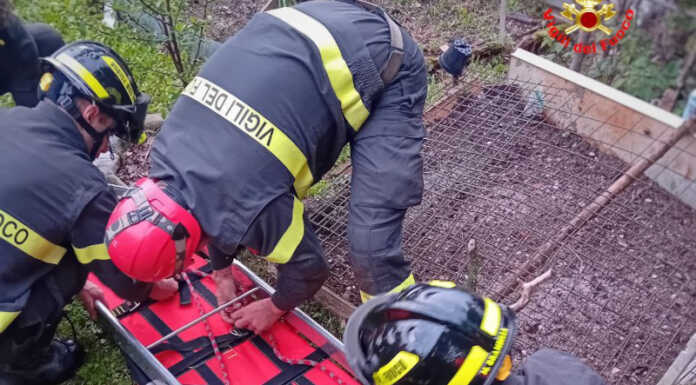 Calolzio. Soccorso dei Vigili del Fuoco in zona impervia sulla mulattiera per Lorentino Soccorsi via lorentino calolziocorte