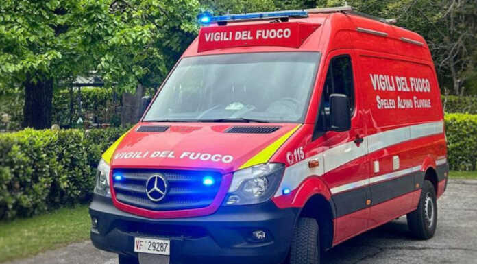 Valmadrera. Due persone incrodate, soccorritori in azione Vigili del Fuoco speleo alpino fluviale saf
