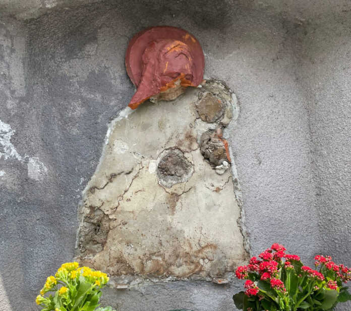 Cappella votiva Olate Lecco vandalismo
